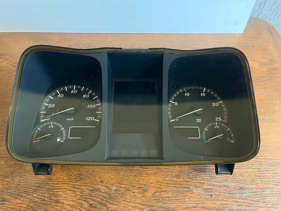 Mercedes Benz Actros MP4 Kombiinstrument / Tacho A9614467021 - لوحة القيادة - شاحنة: صور 2 Mercedes Benz Actros MP4 Kombiinstrument / Tacho A9614467021 - لوحة القيادة - شاحنة: صور 2