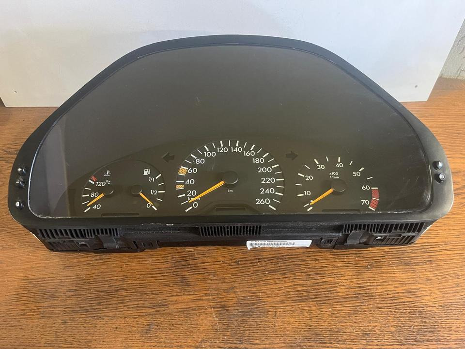 Mercedes-Benz W202 Tacho / Kombiinstrument A2025406348 - لوحة القيادة - شاحنة: صور 2 Mercedes-Benz W202 Tacho / Kombiinstrument A2025406348 - لوحة القيادة - شاحنة: صور 2