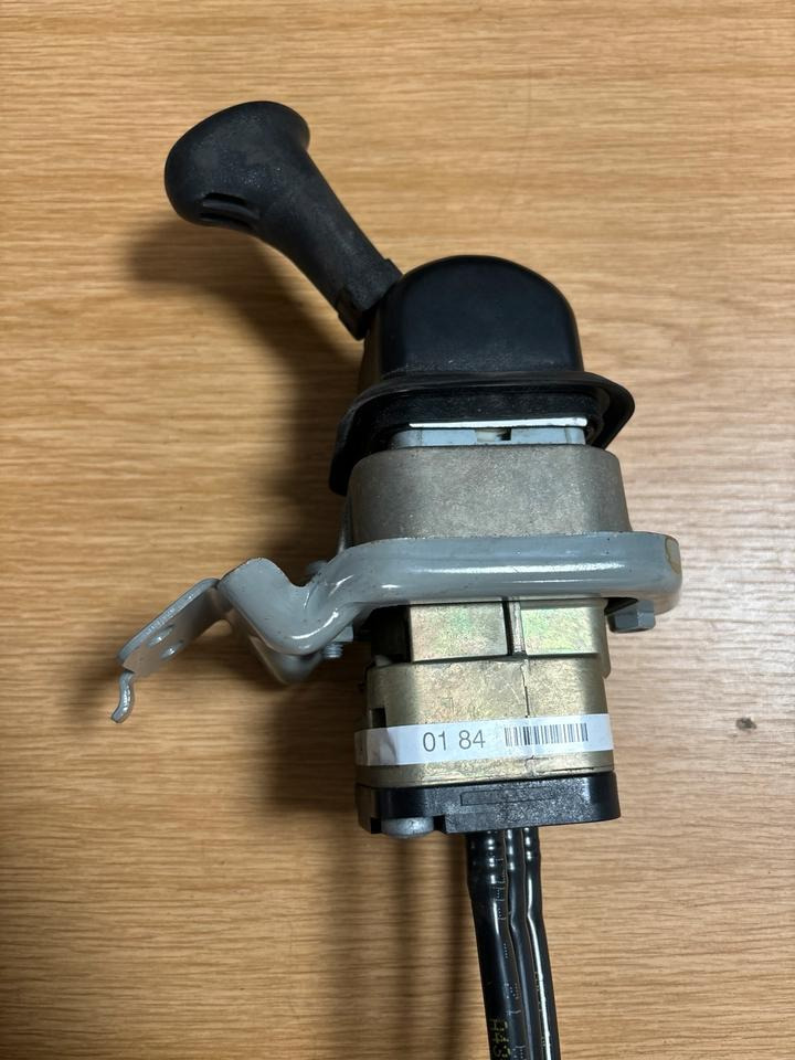 Mercedes KNORR-BREMSE Bremsventil Handbremsventil A0004200184 - عتلة تبديل السرعة - شاحنة: صور 2 Mercedes KNORR-BREMSE Bremsventil Handbremsventil A0004200184 - عتلة تبديل السرعة - شاحنة: صور 2