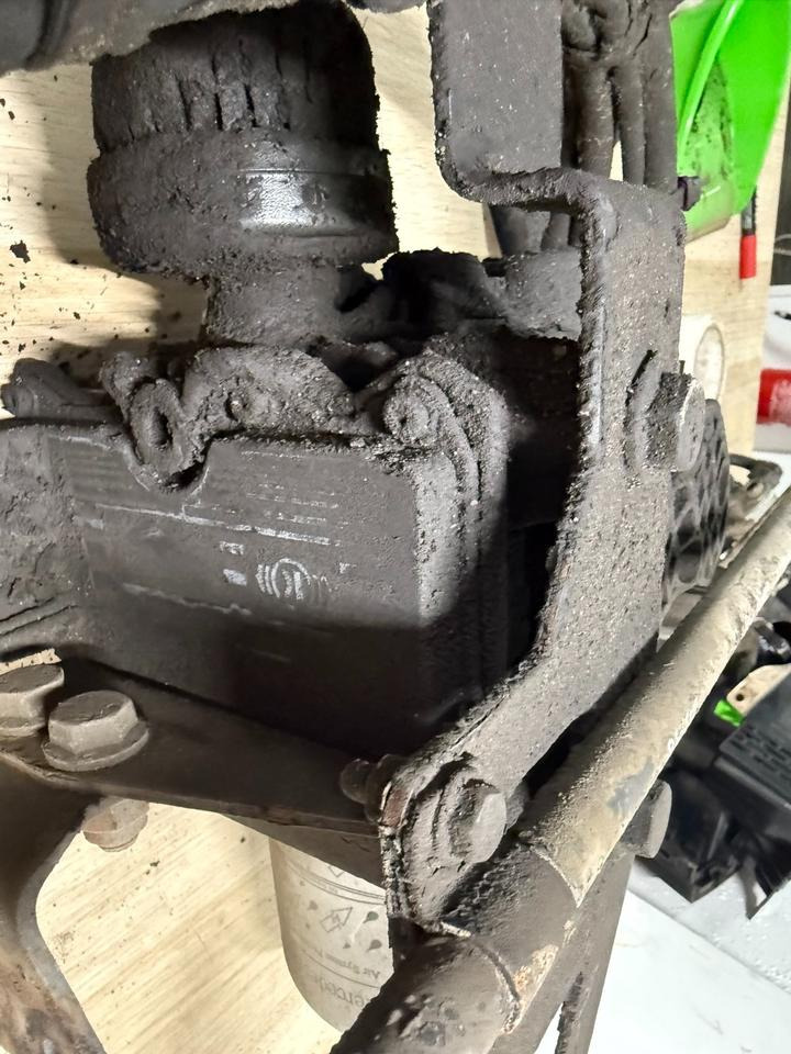 Mercedes KNORR-BREMSE Lufttrockner A0014460264 K078211 - ملحقات الفرامل - شاحنة: صور 4 Mercedes KNORR-BREMSE Lufttrockner A0014460264 K078211 - ملحقات الفرامل - شاحنة: صور 4