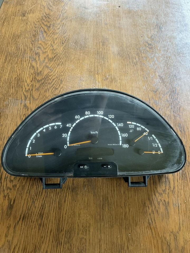 Mercedes Sprinter Kombiinstrument Tacho A0004466921 - التاكوغراف - شاحنة: صور 1 Mercedes Sprinter Kombiinstrument Tacho A0004466921 - التاكوغراف - شاحنة: صور 1