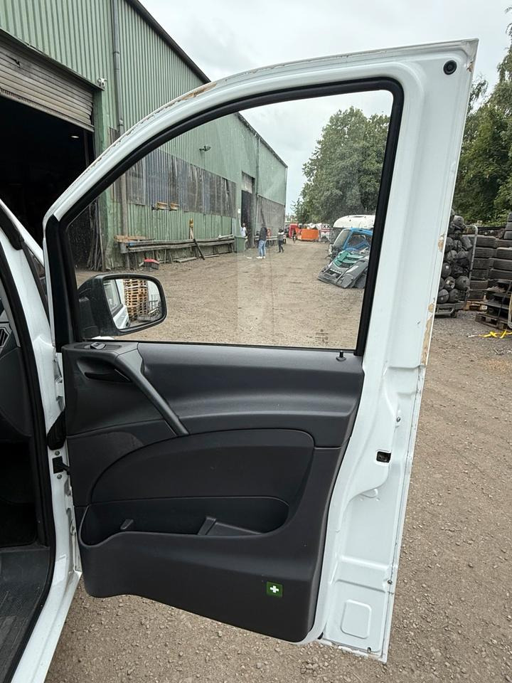 Mercedes VITO Beifahrertür Rechts komplett BJ 2012 - باب و قطع الغيار - الشاحنات الصغيرة: صور 2 Mercedes VITO Beifahrertür Rechts komplett BJ 2012 - باب و قطع الغيار - الشاحنات الصغيرة: صور 2