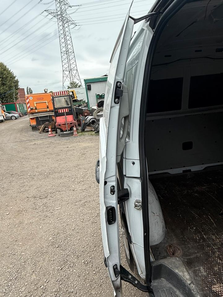 Mercedes VITO Seitentür Schiebetür BJ 2012 - باب و قطع الغيار - الشاحنات الصغيرة: صور 2 Mercedes VITO Seitentür Schiebetür BJ 2012 - باب و قطع الغيار - الشاحنات الصغيرة: صور 2