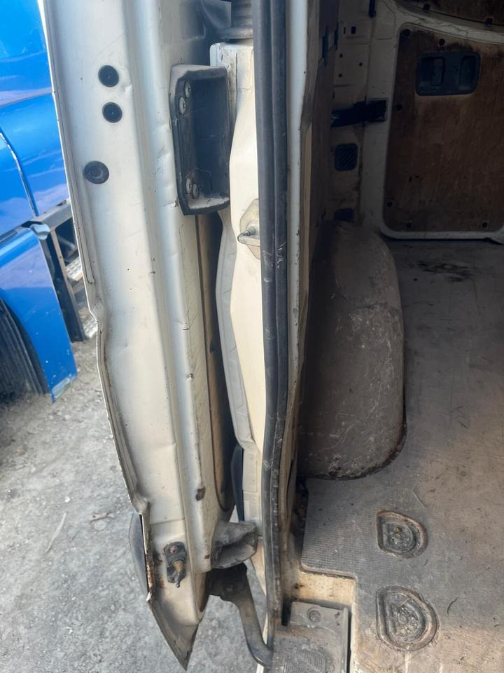 VW Crafter Seitentür, Schiebetür rechts Flachdach Mittellang - قطع الغيار: صور 5 VW Crafter Seitentür, Schiebetür rechts Flachdach Mittellang - قطع الغيار: صور 5