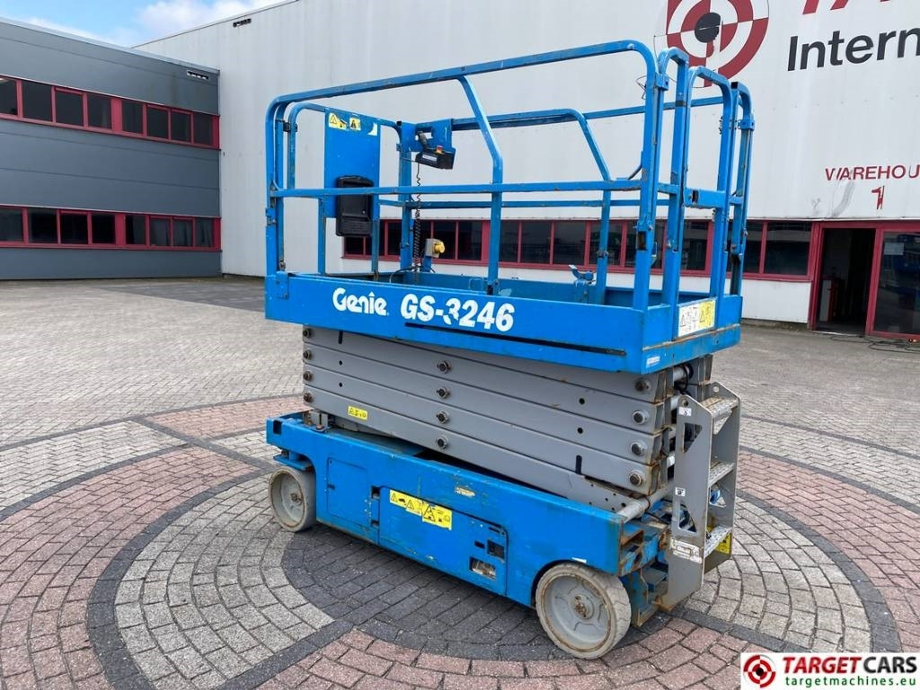 Genie GS-3246 Electric Scissor Work Lift 1175cm - رافعات مقصية: صور 4 Genie GS-3246 Electric Scissor Work Lift 1175cm - رافعات مقصية: صور 4
