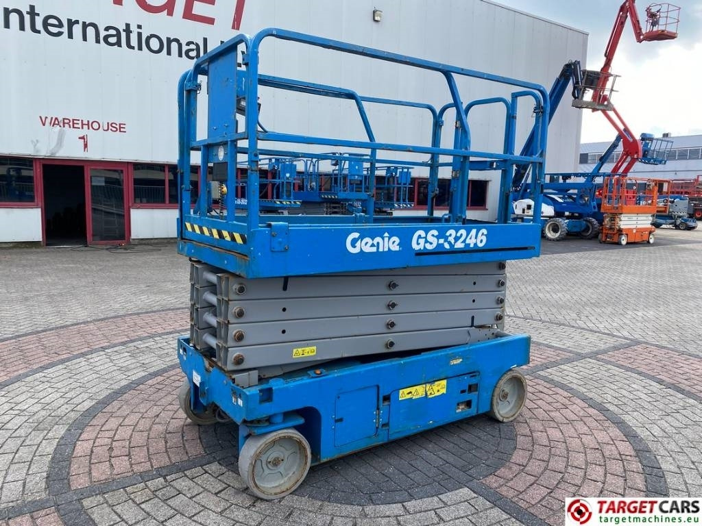 Genie GS-3246 Electric Scissor Work Lift 1175cm - رافعات مقصية: صور 1 Genie GS-3246 Electric Scissor Work Lift 1175cm - رافعات مقصية: صور 1