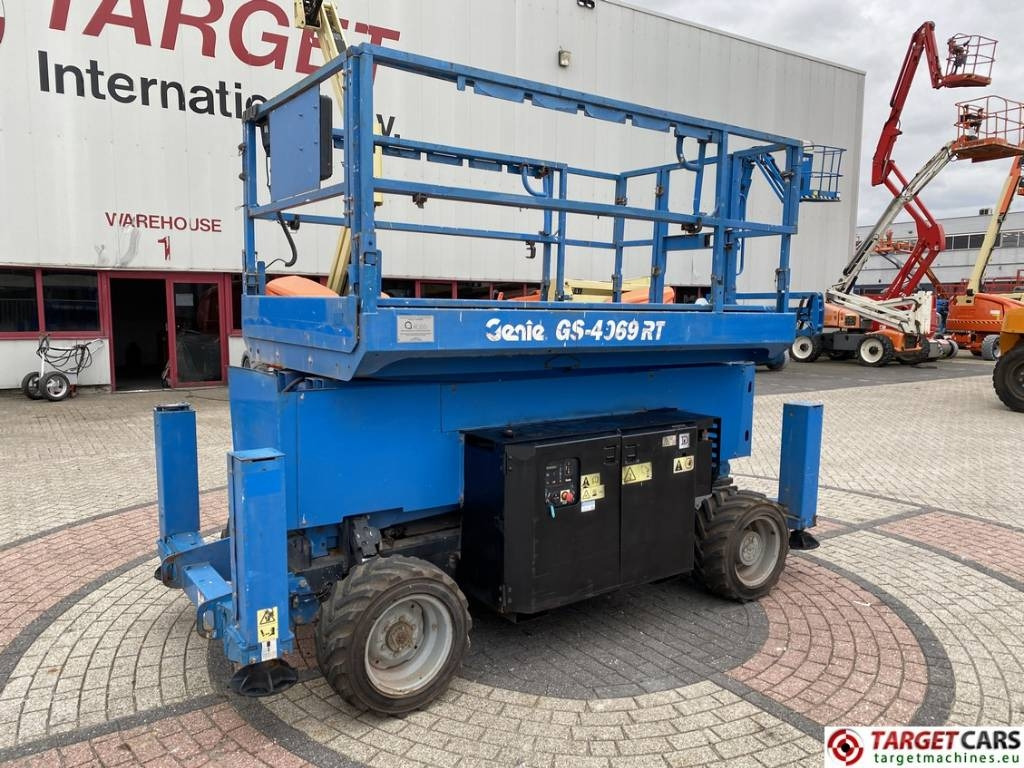 Genie GS-4069RT Diesel 4x4 Scissor Work Lift 1412cm - رافعات مقصية: صور 1 Genie GS-4069RT Diesel 4x4 Scissor Work Lift 1412cm - رافعات مقصية: صور 1