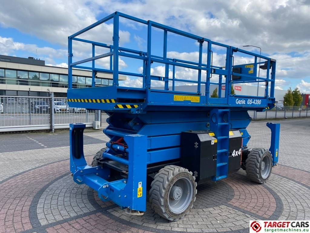 Genie GS-4390 RT LPG 4x4 Scissor Work Lift 1511cm - رافعات مقصية: صور 3 Genie GS-4390 RT LPG 4x4 Scissor Work Lift 1511cm - رافعات مقصية: صور 3