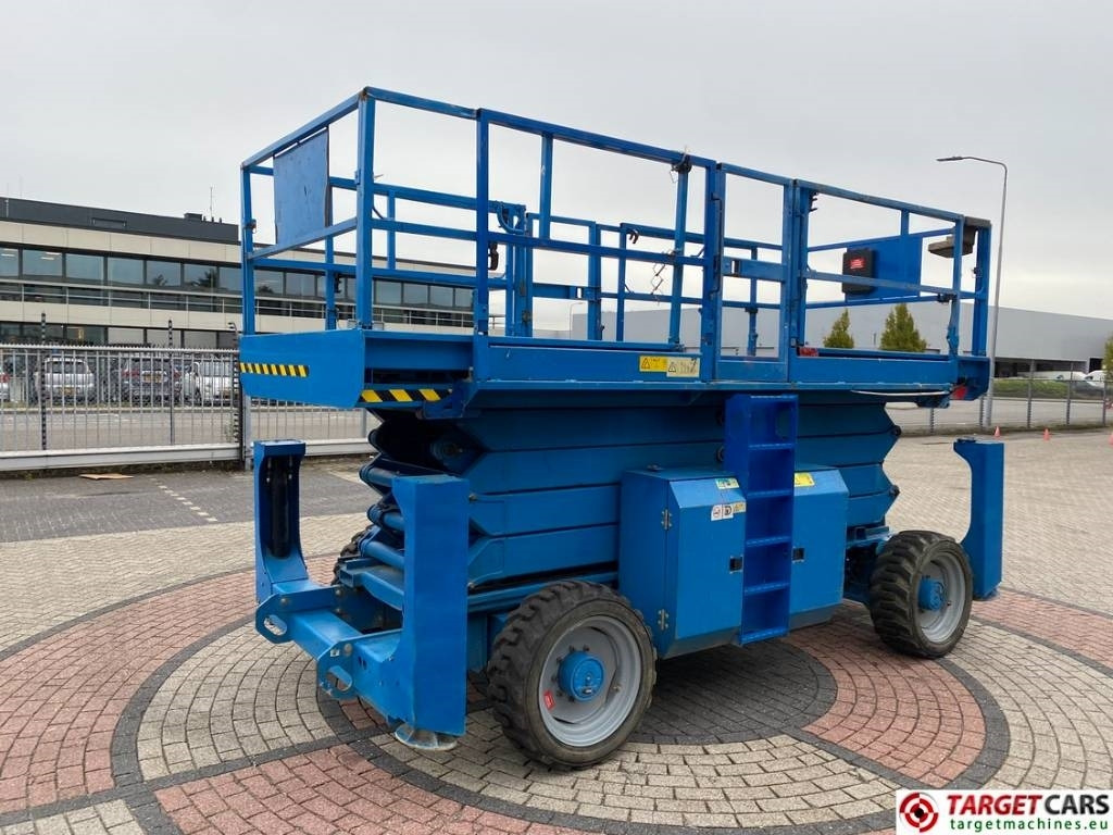 Genie GS-4390RT Diesel 4x4 Scissor Work Lift 1511cm - رافعات مقصية: صور 3 Genie GS-4390RT Diesel 4x4 Scissor Work Lift 1511cm - رافعات مقصية: صور 3