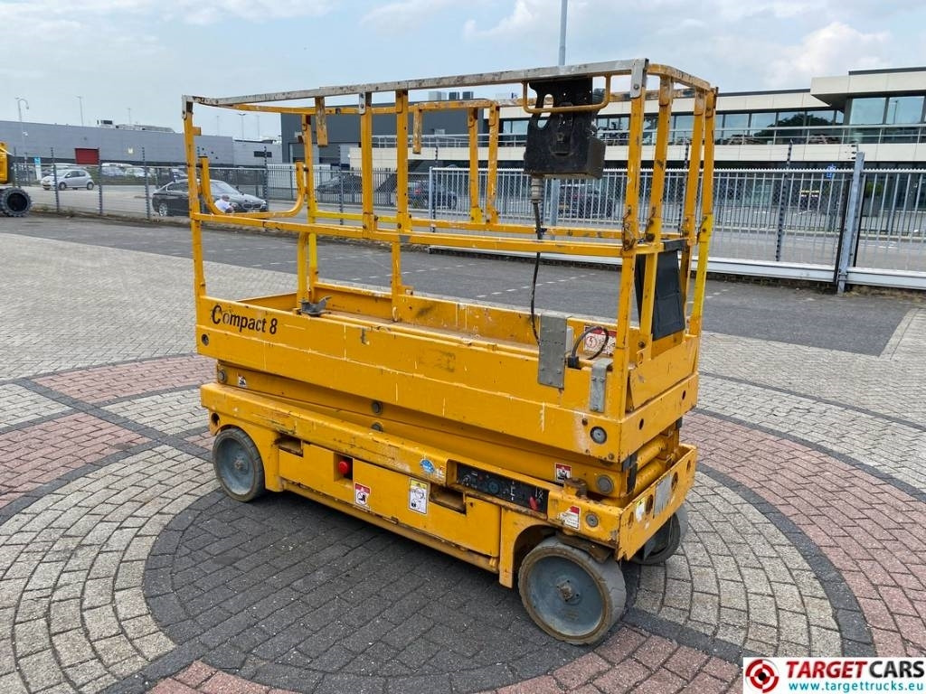 Haulotte Compact 8 Electric Scissor Work Lift 818cm - رافعات مقصية: صور 2 Haulotte Compact 8 Electric Scissor Work Lift 818cm - رافعات مقصية: صور 2