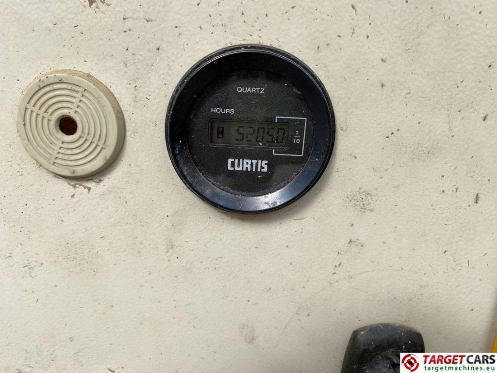 رافعات مقصية Holland Lift B195DL-25 4WD Diesel 4x4 Scissor Work Lift 2150cm: صور 15