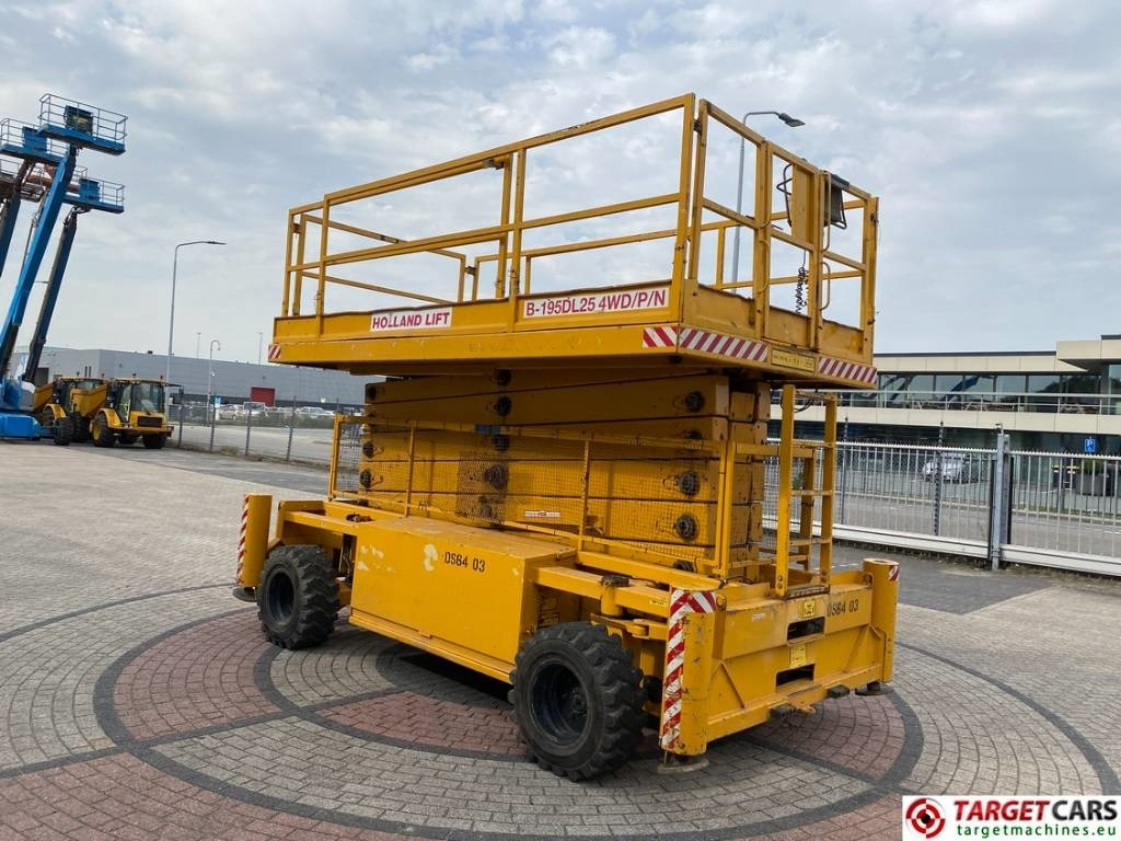 Holland Lift B195DL-25 4WD Diesel 4x4 Scissor Work Lift 2150cm - رافعات مقصية: صور 2 Holland Lift B195DL-25 4WD Diesel 4x4 Scissor Work Lift 2150cm - رافعات مقصية: صور 2