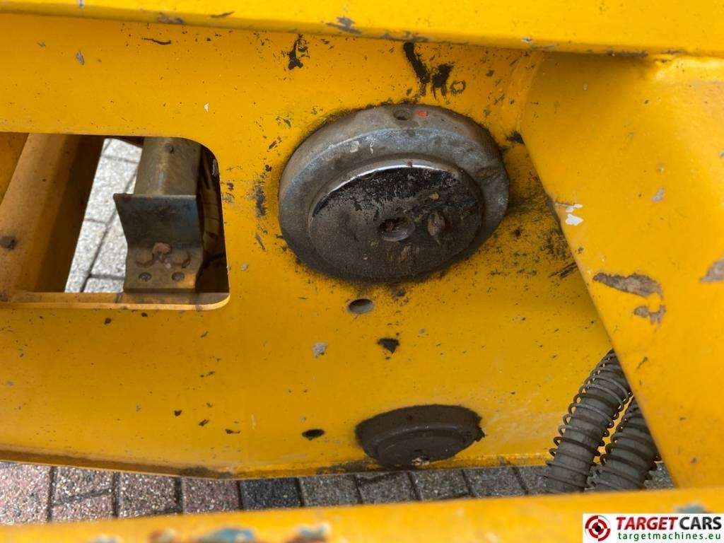 رافعات مقصية Holland Lift B195DL-25 4WD Diesel 4x4 Scissor Work Lift 2150cm: صور 43