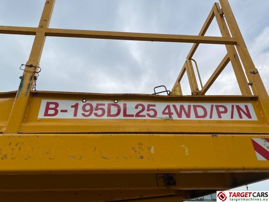 رافعات مقصية Holland Lift B195DL-25 4WD Diesel 4x4 Scissor Work Lift 2150cm: صور 31