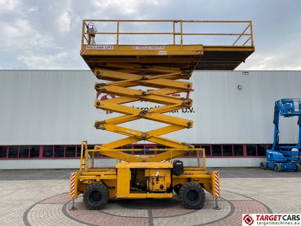 رافعات مقصية Holland Lift B195DL-25 4WD Diesel 4x4 Scissor Work Lift 2150cm: صور 5