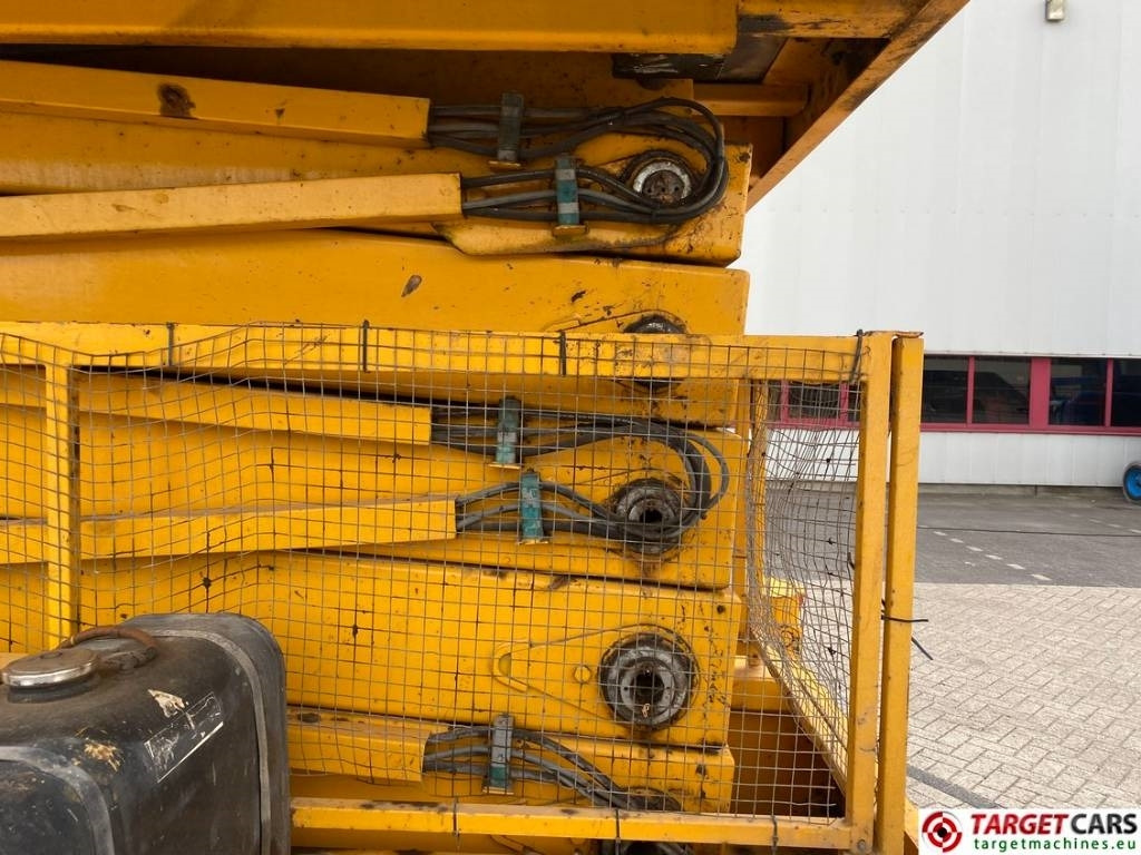 رافعات مقصية Holland Lift B195DL-25 4WD Diesel 4x4 Scissor Work Lift 2150cm: صور 38