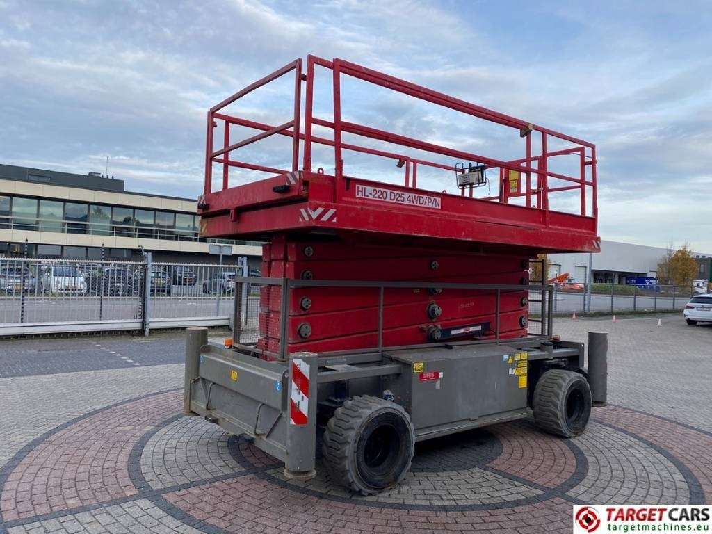Holland Lift HL220D25-4WD Diesel 4x4 HL220 Scissor Lift 2170cm - رافعات مقصية: صور 3 Holland Lift HL220D25-4WD Diesel 4x4 HL220 Scissor Lift 2170cm - رافعات مقصية: صور 3
