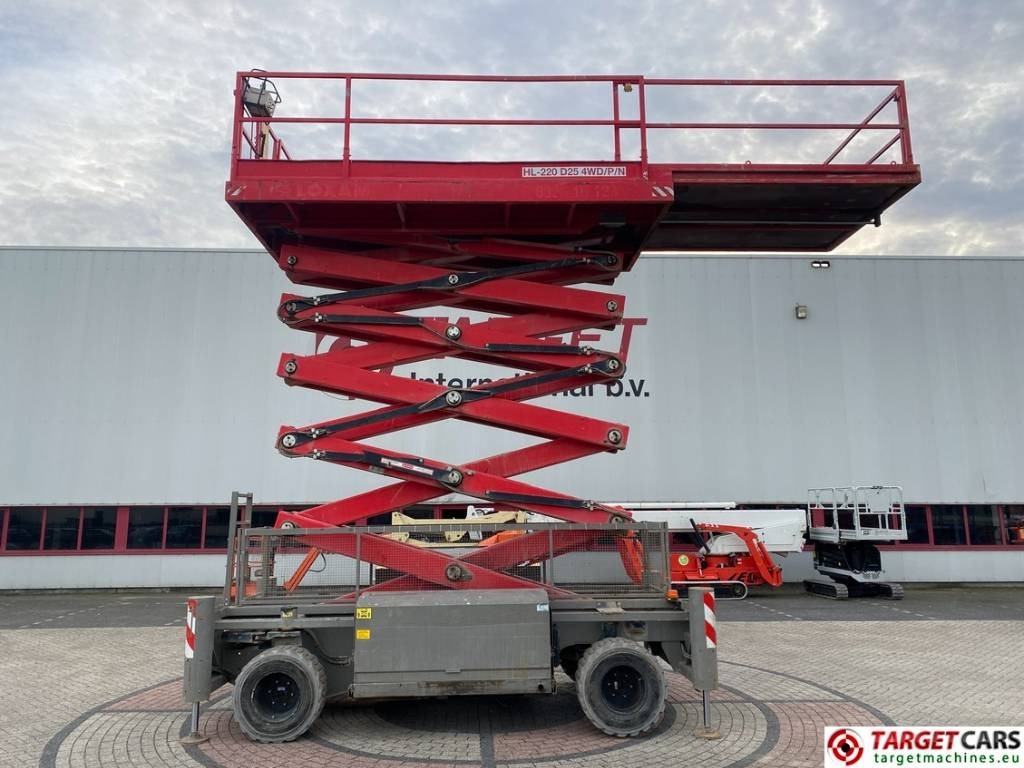 Holland Lift HL220D25-4WD Diesel 4x4 HL220 Scissor Lift 2170cm - رافعات مقصية: صور 5 Holland Lift HL220D25-4WD Diesel 4x4 HL220 Scissor Lift 2170cm - رافعات مقصية: صور 5