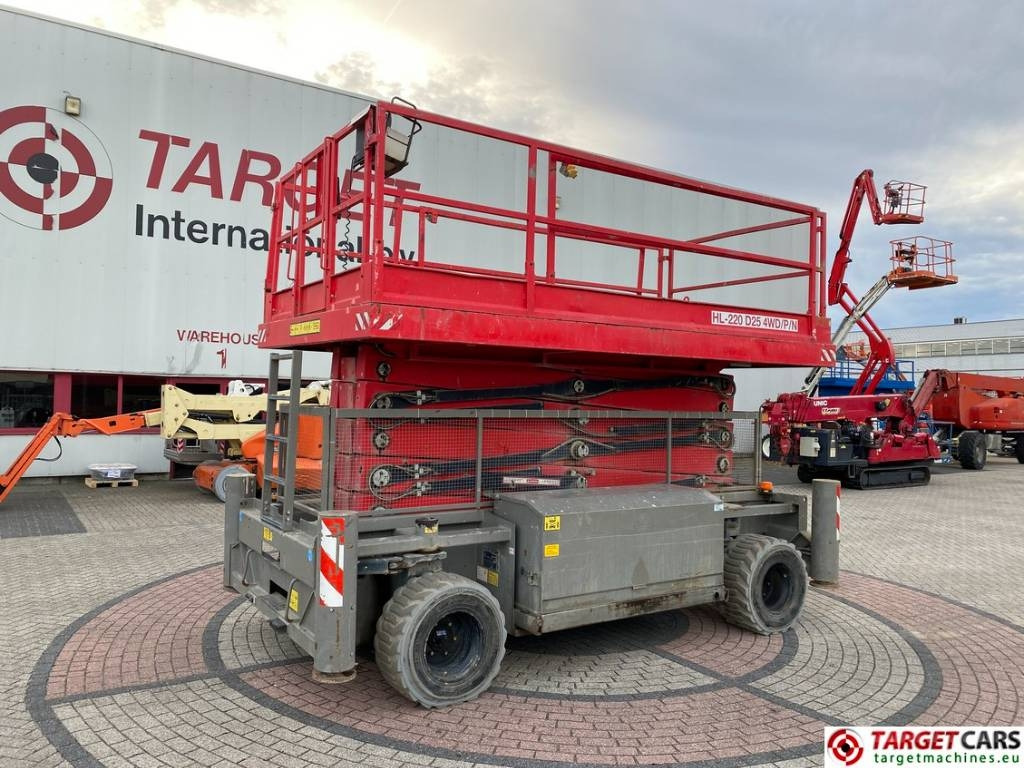 Holland Lift HL220D25-4WD Diesel 4x4 HL220 Scissor Lift 2170cm - رافعات مقصية: صور 1 Holland Lift HL220D25-4WD Diesel 4x4 HL220 Scissor Lift 2170cm - رافعات مقصية: صور 1