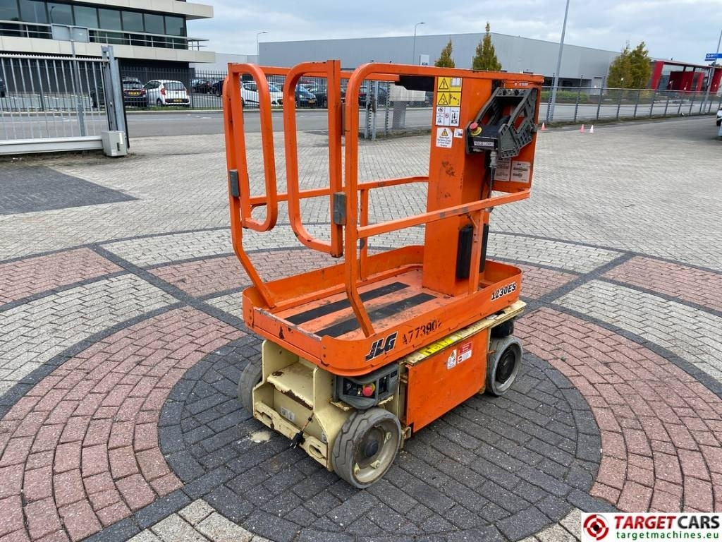 JLG 1230ES Electric Vertical Mast Work Lift 566cm - الرأسي رفع الصاري: صور 3 JLG 1230ES Electric Vertical Mast Work Lift 566cm - الرأسي رفع الصاري: صور 3