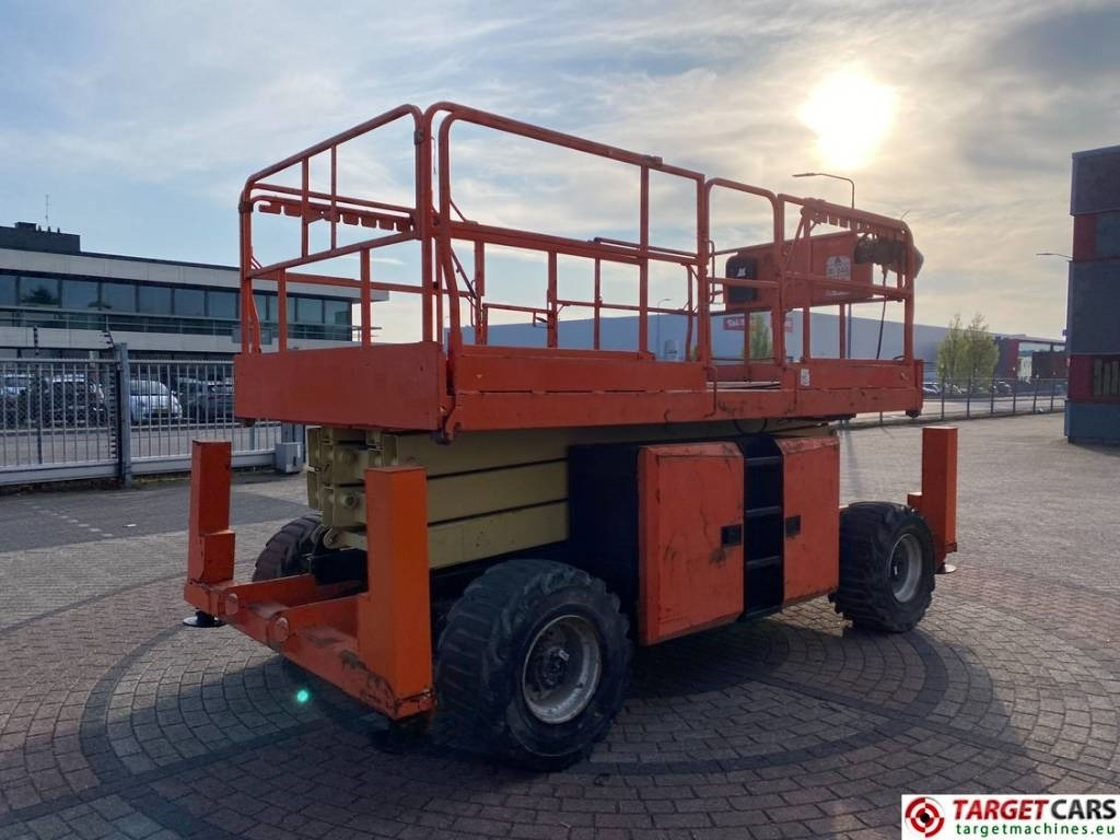 JLG 330LRT Diesel 4x4 Scissor Work Lift 1200cm - رافعات مقصية: صور 3 JLG 330LRT Diesel 4x4 Scissor Work Lift 1200cm - رافعات مقصية: صور 3