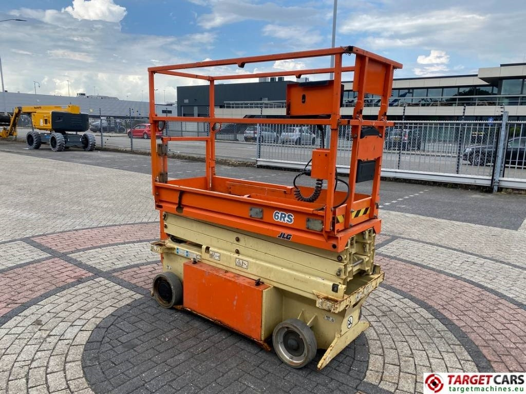 JLG 6RS Electric Scissor Work Lift 779cm - رافعات مقصية: صور 2 JLG 6RS Electric Scissor Work Lift 779cm - رافعات مقصية: صور 2