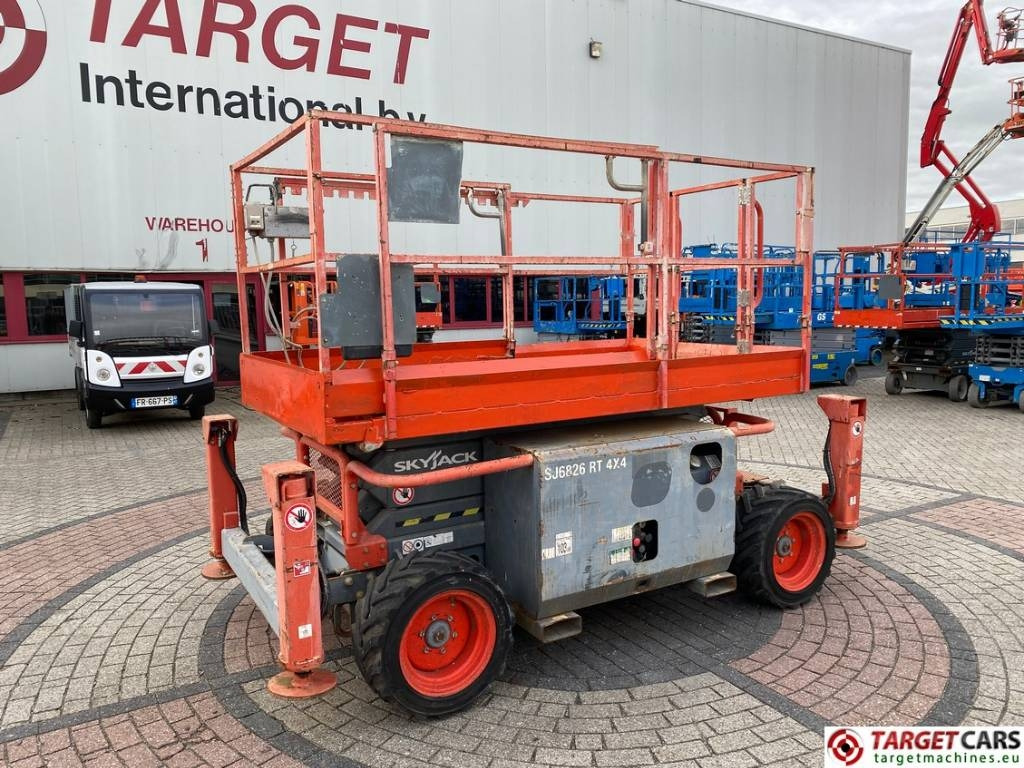 SkyJack SJ6826 RT Diesel 4x4 Scissor Work Lift 992cm - رافعات مقصية: صور 1 SkyJack SJ6826 RT Diesel 4x4 Scissor Work Lift 992cm - رافعات مقصية: صور 1