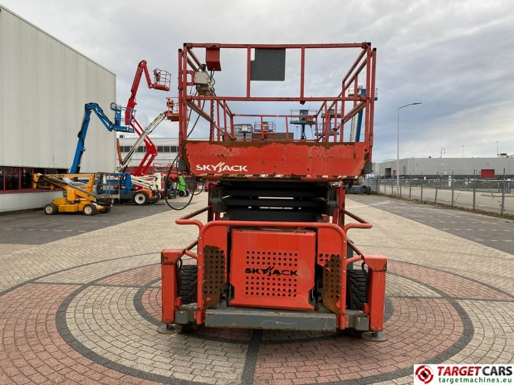 SkyJack SJ9250 RT Diesel 4x4 Scissor 9250 Work Lift 1720cm  إيجار SkyJack SJ9250 RT Diesel 4x4 Scissor 9250 Work Lift 1720cm: صور 33
