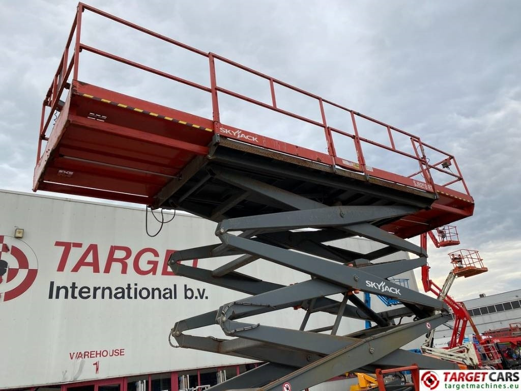 SkyJack SJ9250 RT Diesel 4x4 Scissor 9250 Work Lift 1720cm  إيجار SkyJack SJ9250 RT Diesel 4x4 Scissor 9250 Work Lift 1720cm: صور 18