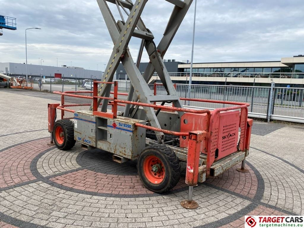 رافعات مقصية SkyJack SJ9250 RT Diesel Scissor Work Lift 1720cm: صور 26 رافعات مقصية SkyJack SJ9250 RT Diesel Scissor Work Lift 1720cm: صور 26