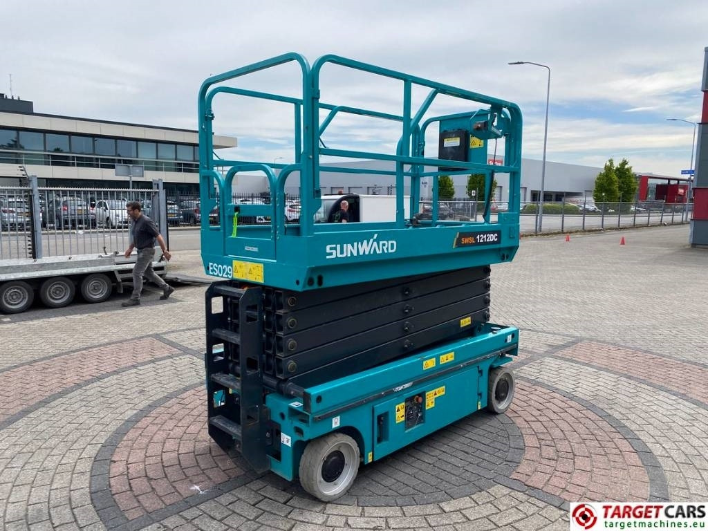 Sunward SWSL1212DC Electric Scissor Work LIft 1200cm - رافعات مقصية: صور 3 Sunward SWSL1212DC Electric Scissor Work LIft 1200cm - رافعات مقصية: صور 3