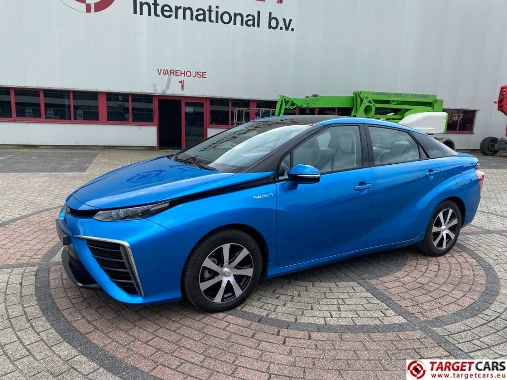 Toyota Mirai FCV HydroGen FuelCell - سيدان: صور 1 Toyota Mirai FCV HydroGen FuelCell - سيدان: صور 1