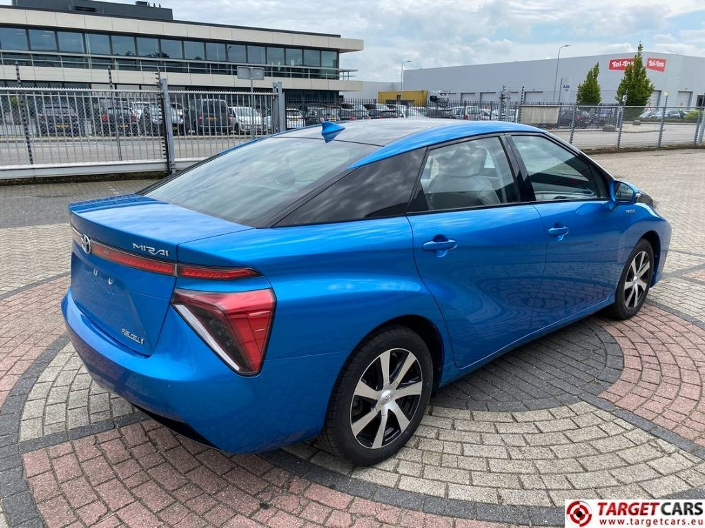 Toyota Mirai FCV HydroGen FuelCell - سيدان: صور 4 Toyota Mirai FCV HydroGen FuelCell - سيدان: صور 4