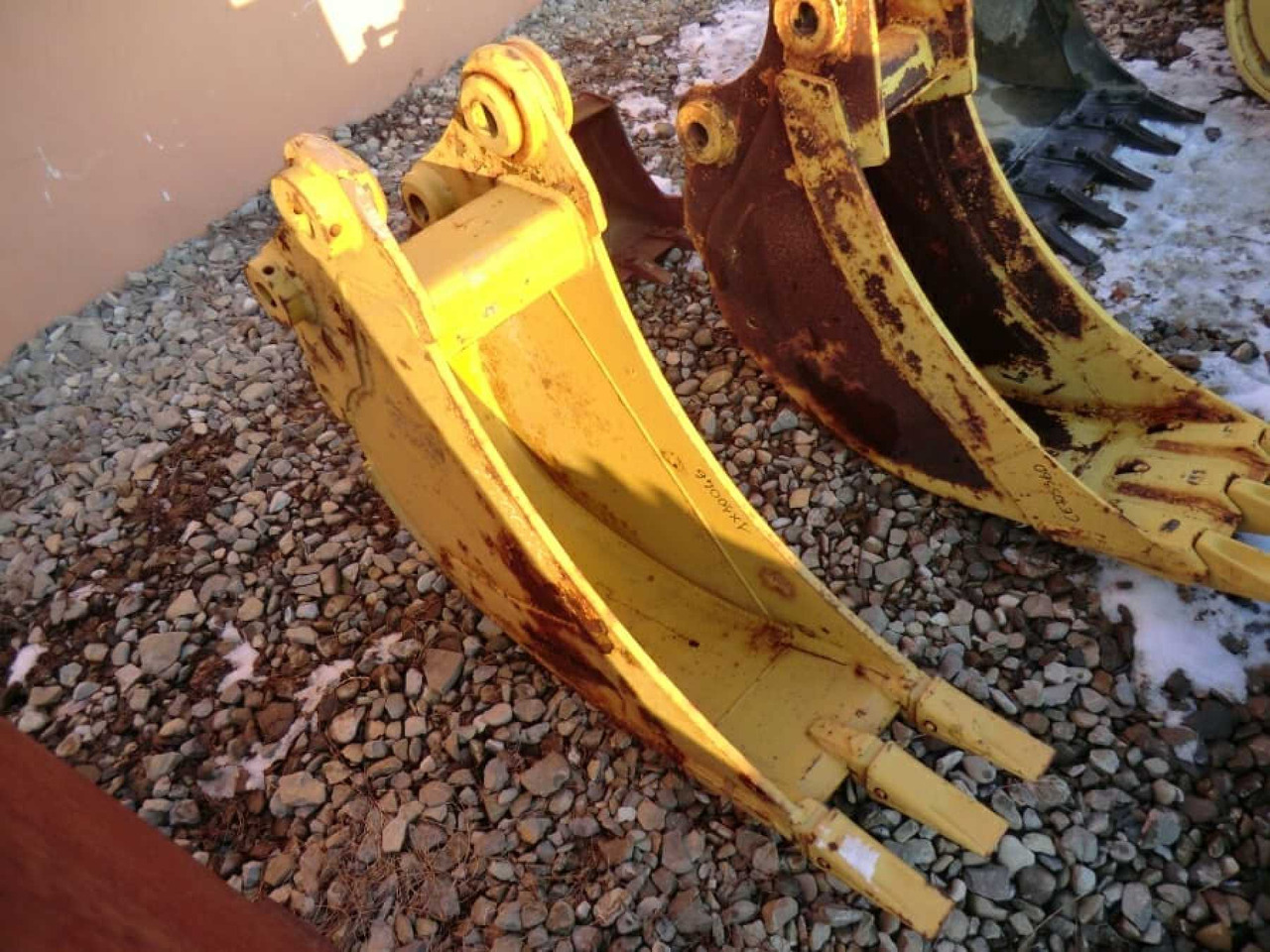 Caterpillar 307 Benna HD con denti, marca ROMEA, peso 200 kg, anno di costruzione 2004. Larghezza mm 300. - بكت حفار: صور 1 Caterpillar 307 Benna HD con denti, marca ROMEA, peso 200 kg, anno di costruzione 2004. Larghezza mm 300. - بكت حفار: صور 1