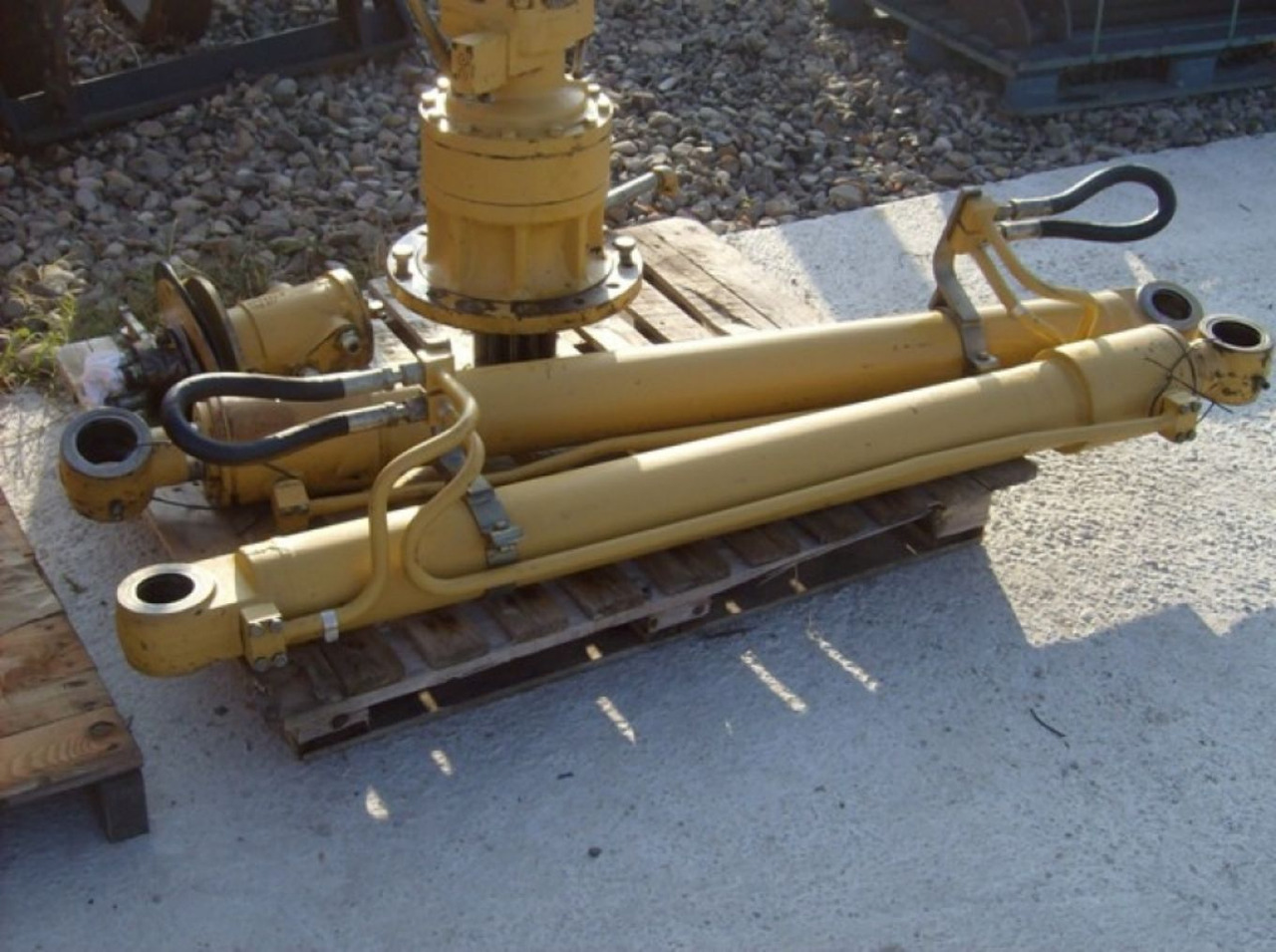 Caterpillar 317 NVA CILINDRI DI SALITA - الاسطوانة الهيدروليكية - آلات البناء: صور 1 Caterpillar 317 NVA CILINDRI DI SALITA - الاسطوانة الهيدروليكية - آلات البناء: صور 1