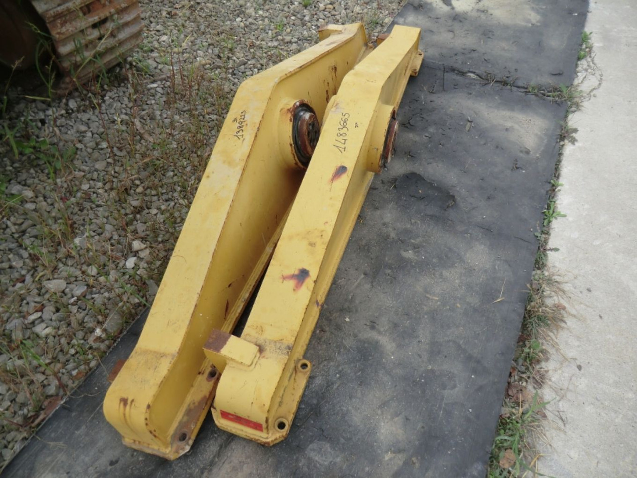 Caterpillar 735 Braccetto sinistro di collegamento assale centrale e posteriore. (ARM AS LH) - المحور و قطع الغيار - آلات البناء: صور 2 Caterpillar 735 Braccetto sinistro di collegamento assale centrale e posteriore. (ARM AS LH) - المحور و قطع الغيار - آلات البناء: صور 2