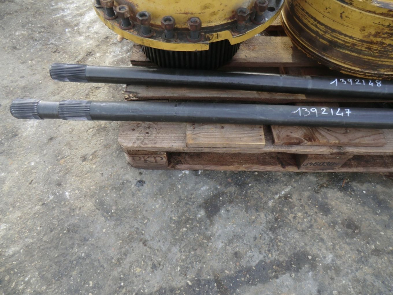 Caterpillar 735 Semiasse con due filettature - نقل الحركة - آلات البناء: صور 1 Caterpillar 735 Semiasse con due filettature - نقل الحركة - آلات البناء: صور 1