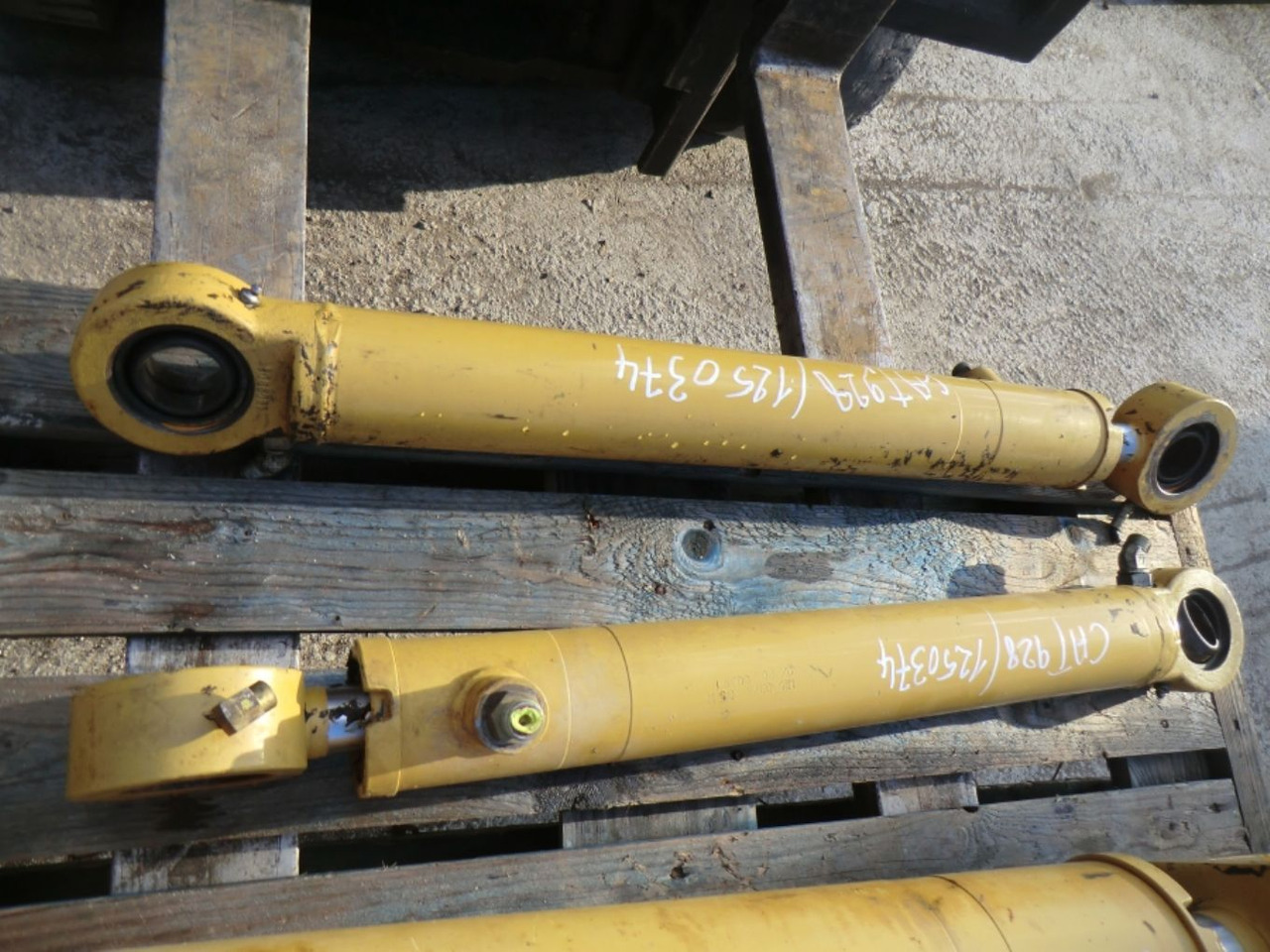 Caterpillar 928G CILINDRI DI STERZO - الاسطوانة الهيدروليكية - آلات البناء: صور 3 Caterpillar 928G CILINDRI DI STERZO - الاسطوانة الهيدروليكية - آلات البناء: صور 3