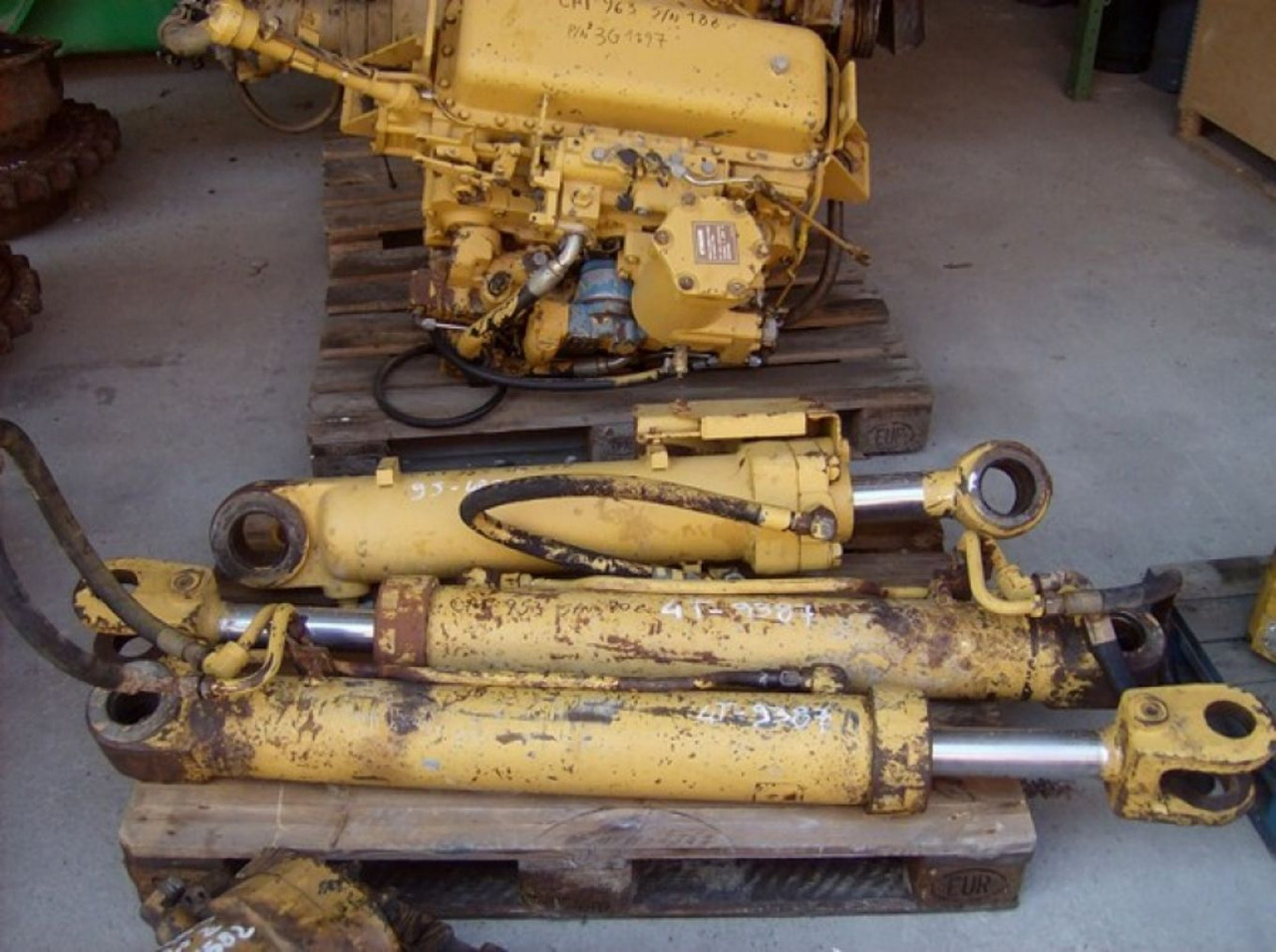Caterpillar 953 CILINDRI DI SALITA - الاسطوانة الهيدروليكية - آلات البناء: صور 1 Caterpillar 953 CILINDRI DI SALITA - الاسطوانة الهيدروليكية - آلات البناء: صور 1