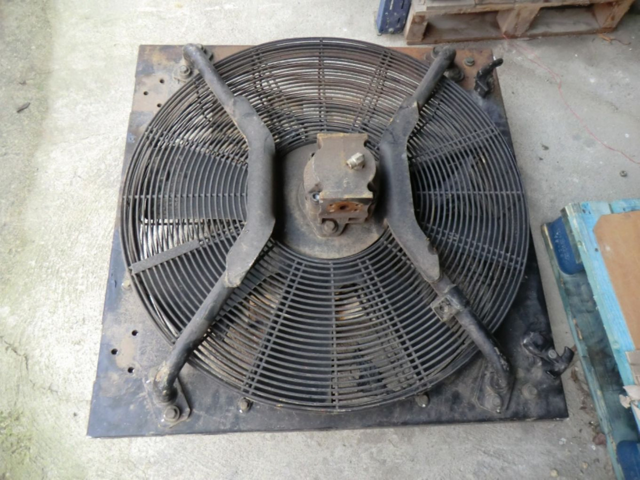 Caterpillar 963D GRIGLIA CON VENTOLA COMPLETA DI POMPA VENTOLA - مروحة تهوية - آلات البناء: صور 1 Caterpillar 963D GRIGLIA CON VENTOLA COMPLETA DI POMPA VENTOLA - مروحة تهوية - آلات البناء: صور 1