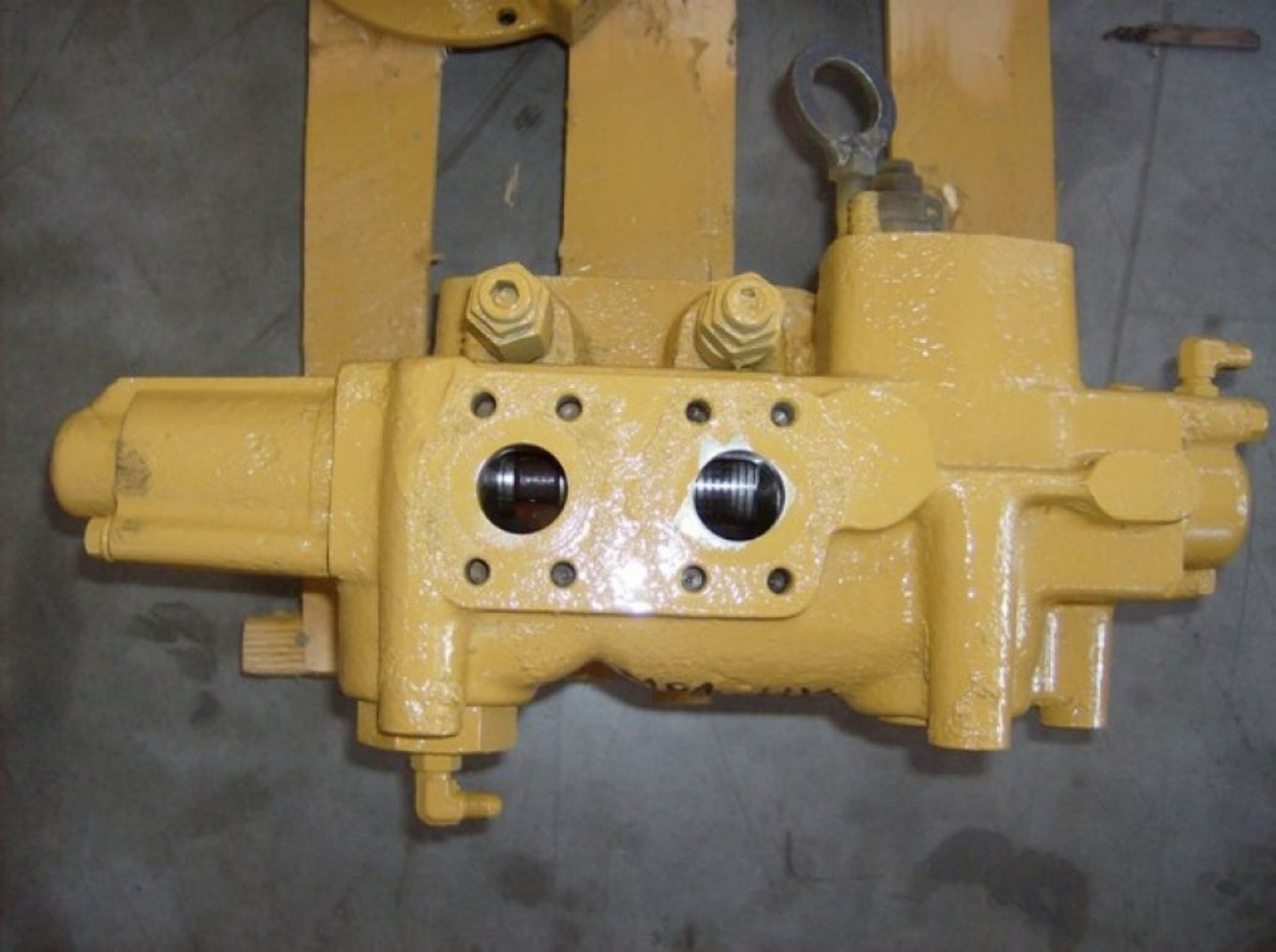 Caterpillar 966F II VALVOLA DISTRIBUTORE - صمام - آلات البناء: صور 3 Caterpillar 966F II VALVOLA DISTRIBUTORE - صمام - آلات البناء: صور 3