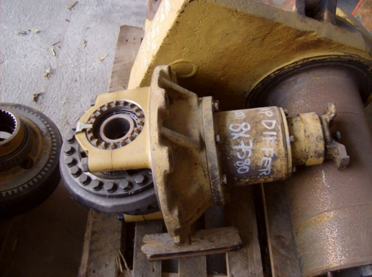 Caterpillar D300D DIFFERENZIALE CON COPPIA CONICA - التفاضلية والعتاد - آلات البناء: صور 1 Caterpillar D300D DIFFERENZIALE CON COPPIA CONICA - التفاضلية والعتاد - آلات البناء: صور 1