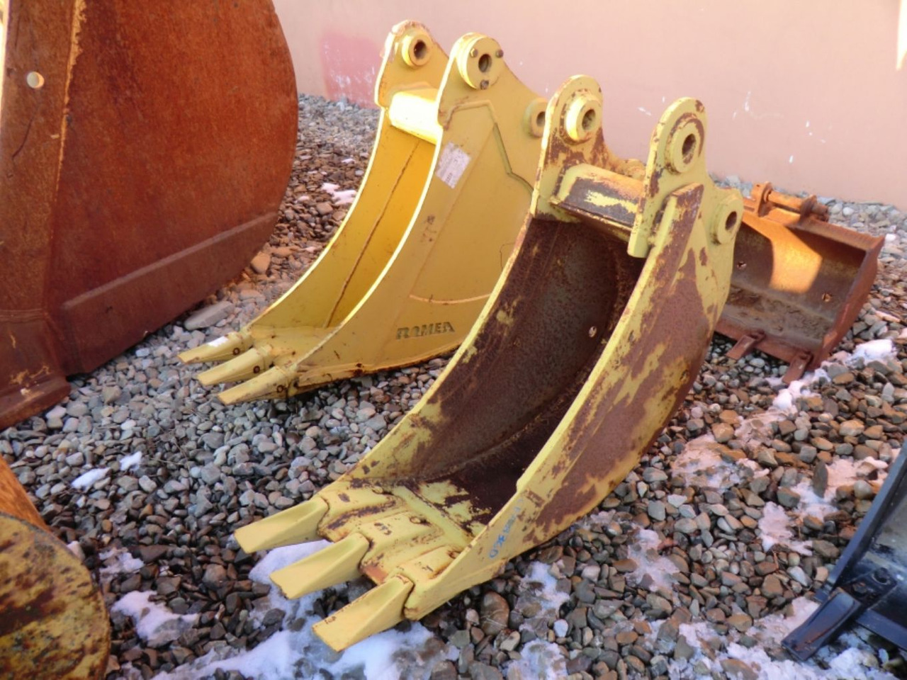 Caterpillar E70 Benna con denti, larghezza mm 350 - بكت حفار: صور 1 Caterpillar E70 Benna con denti, larghezza mm 350 - بكت حفار: صور 1