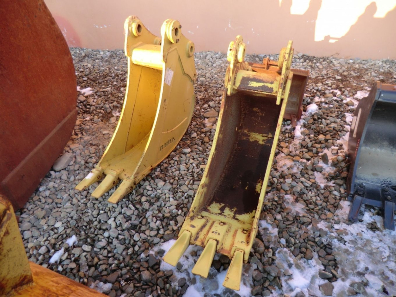 Caterpillar E70 Benna con denti, larghezza mm 350 - بكت حفار: صور 5 Caterpillar E70 Benna con denti, larghezza mm 350 - بكت حفار: صور 5