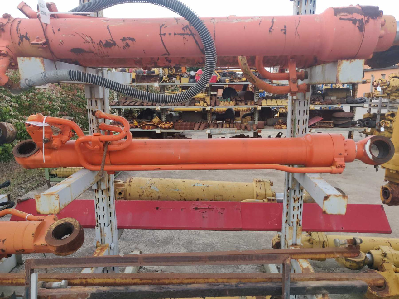 HITACHI ZX240 BAS Cilindro di salita destro con valvola anticaduta - صمام - آلات البناء: صور 1 HITACHI ZX240 BAS Cilindro di salita destro con valvola anticaduta - صمام - آلات البناء: صور 1