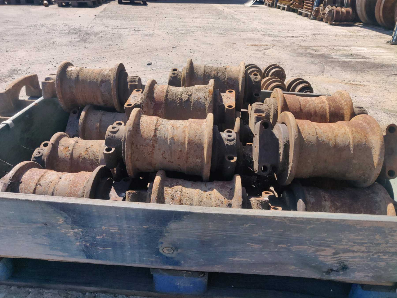 VOLVO EC210C NL RULLI INFERIORI USATI - المسار الأسطوانة - آلات البناء: صور 2 VOLVO EC210C NL RULLI INFERIORI USATI - المسار الأسطوانة - آلات البناء: صور 2