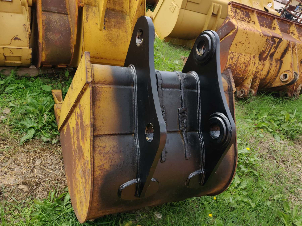 Varie 1000 MM benna da 1000 mm con denti. Attacco adattabile CAT 323B e VOLVO EC220 - بكت حفار: صور 5 Varie 1000 MM benna da 1000 mm con denti. Attacco adattabile CAT 323B e VOLVO EC220 - بكت حفار: صور 5