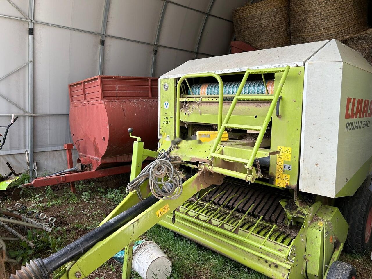 Claas ROLLANT 240 - مكبس القش الدائري: صور 1 Claas ROLLANT 240 - مكبس القش الدائري: صور 1