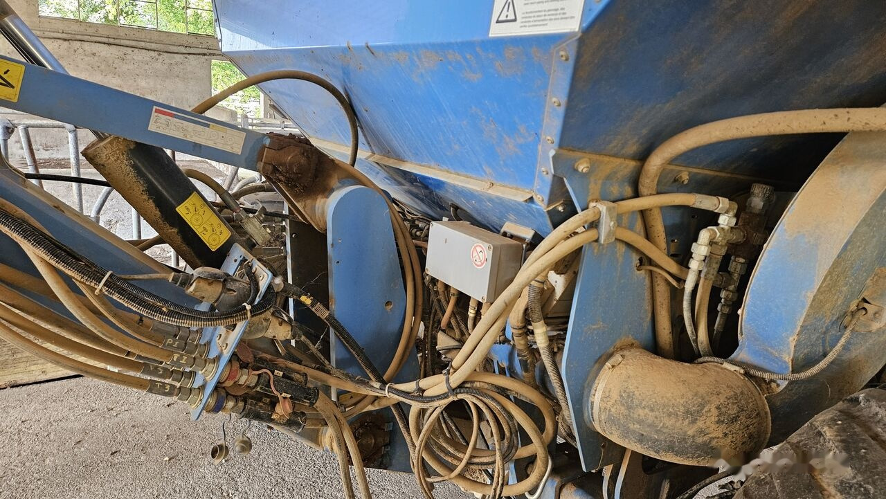 Lemken SOLITAIR 9/500 KA-DS 150 + HELIODOR 9/500 - معدات بذار: صور 4 Lemken SOLITAIR 9/500 KA-DS 150 + HELIODOR 9/500 - معدات بذار: صور 4