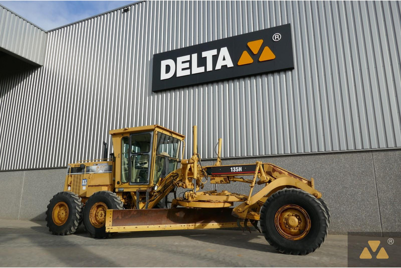 Caterpillar 135H - آلة تسوية الأرض: صور 3 Caterpillar 135H - آلة تسوية الأرض: صور 3